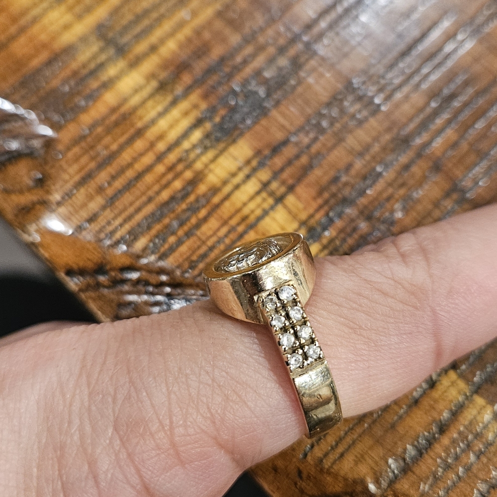Elegant Gold Women's Ring - Picture 6 of 7